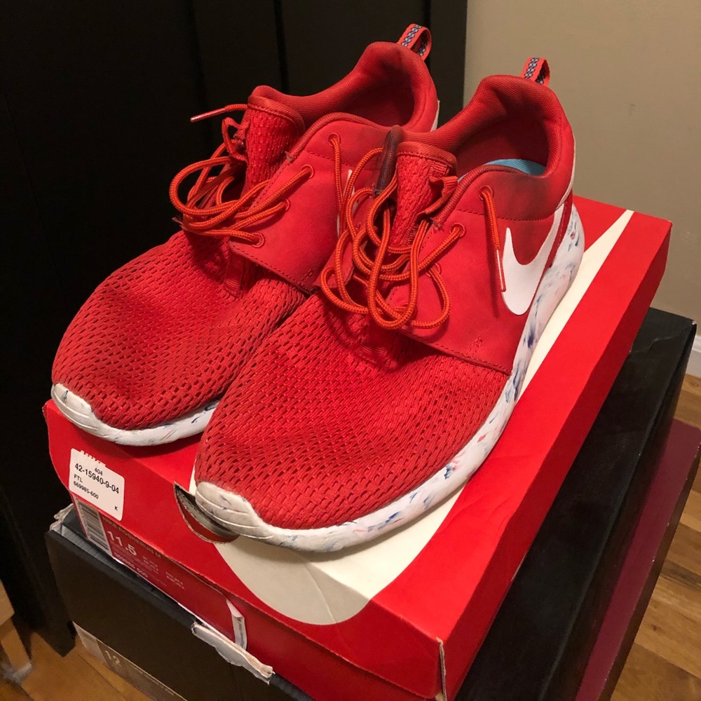 Nike roshe run marble red/white size 11.5
